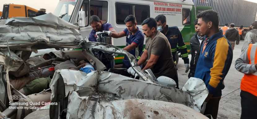 mumbai pune expressway 4 died in car accident