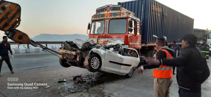 mumbai pune expressway 4 died in car accident