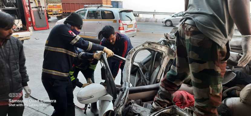 mumbai pune expressway 4 died in car accident