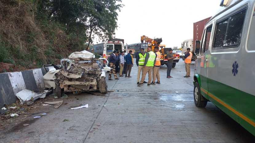 mumbai pune expressway 4 died in car accident