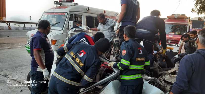 mumbai pune expressway 4 died in car accident