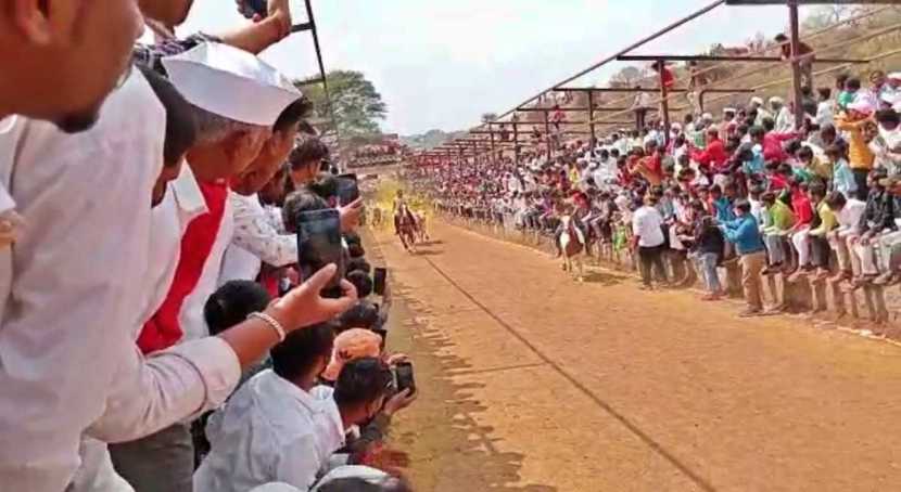 हा व्हिडीओ पोस्ट करताना आज घाटात घोडी धरली आणि भंडाराही उधळला, असंही त्यांनी नमूद केलं.