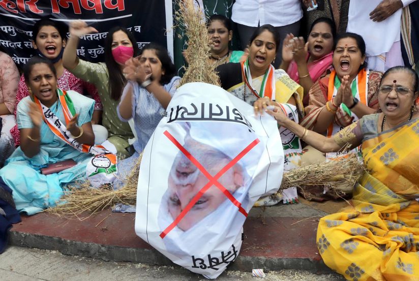 राष्ट्रवादी काँग्रेस पक्षाचे शहराध्यक्ष प्रशांत जगताप यांच्या नेतृत्वाखाली आंदोलन करण्यात आले.