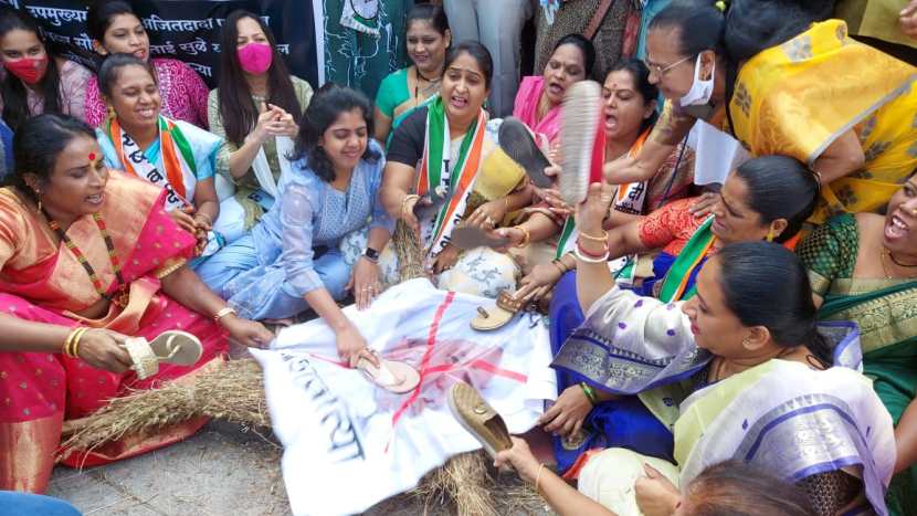 बंडातात्या कराडकर यांनी साताऱ्यात सुपरमार्केटमध्ये वाइन विक्री करण्याच्या निर्णयाविरोधात आंदोलन करताना दारु तसंच राजकीय नेत्यंसंबंधी वादग्रस्त वक्तव्य केलं होतं.