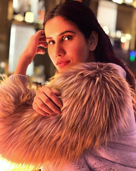 Sonnalli Seygall Hot Photos