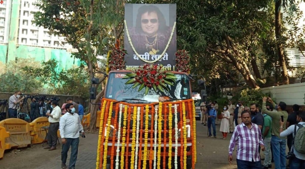 bappi lahiri deth, bappi lahiri funeral, bappi lahiri passes away, vidya balan, bhushan kumar, bappi lahiri last rites, बप्पी लहरी अंत्य संस्कार, बप्पी लहरी निधन, बप्पी लहरी, विद्या बालन, भूषण कुमार