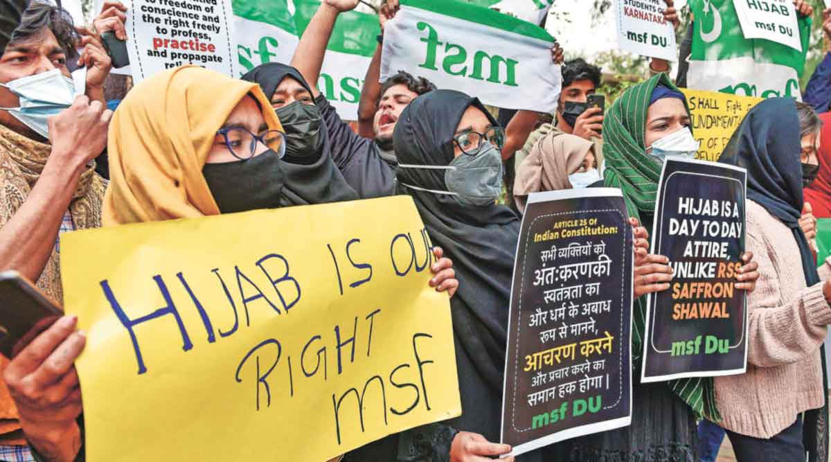 Hijab Row : “आमच्या अंतर्गत गोष्टींवर…”, हिजाब वादावरून टीका करणाऱ्या देशांना भारतानं ठणकावलं!