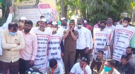 पुणेः PMPML कर्मचाऱ्यांच्या मागण्यांसाठी महापालिकेबाहेर राष्ट्रवादी काँग्रेसकडून साखळी आंदोलन