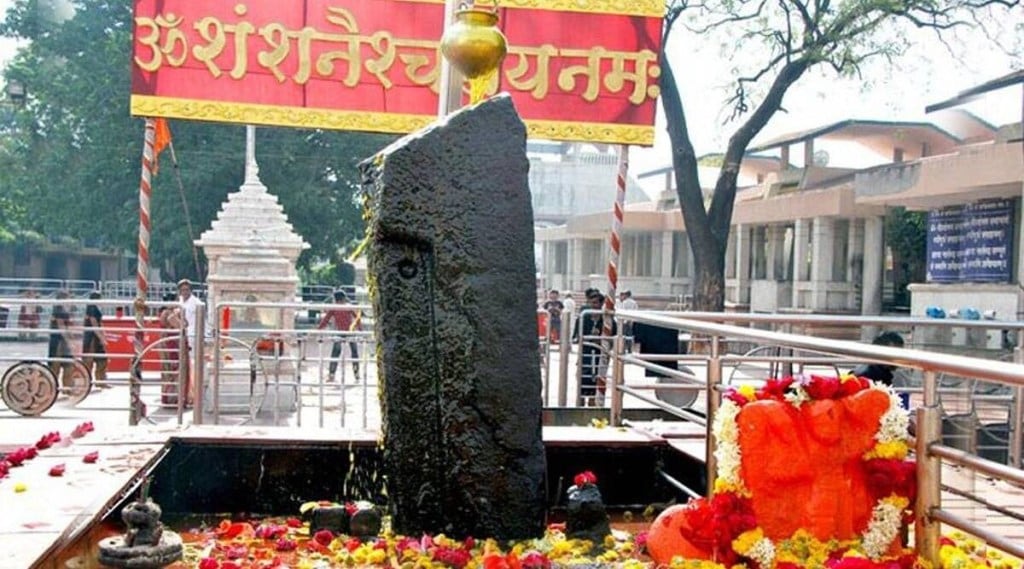 इतर देवांप्रमाणे शनिदेवाची मूर्ती किंवा फोटो घरामध्ये का ठेवला जात नाही? (File Photo)