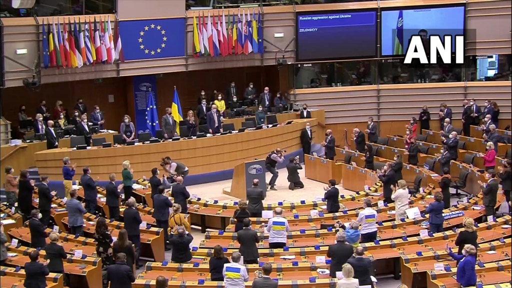 european parliment ukraine president speech standing ovation