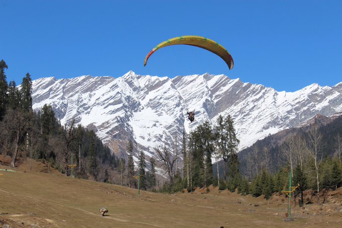 येथे तुम्ही आइस स्केटिंग, पॅराग्लायडिंग, स्कीइंग आणि इतर अनेक साहसी अ‍ॅक्टिव्हिटीजचा आनंद घेऊ शकता.