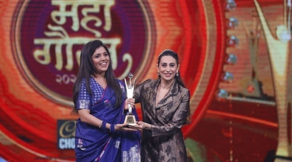 mukta barve, zee gaurav puraskar 2022, jogava fil, mukta barve instagram, karishma kapoor, मुक्ता बर्वे, झी गौरव पुरस्कार २०२२, करिश्मा कपूर, जोगवा चित्रपट