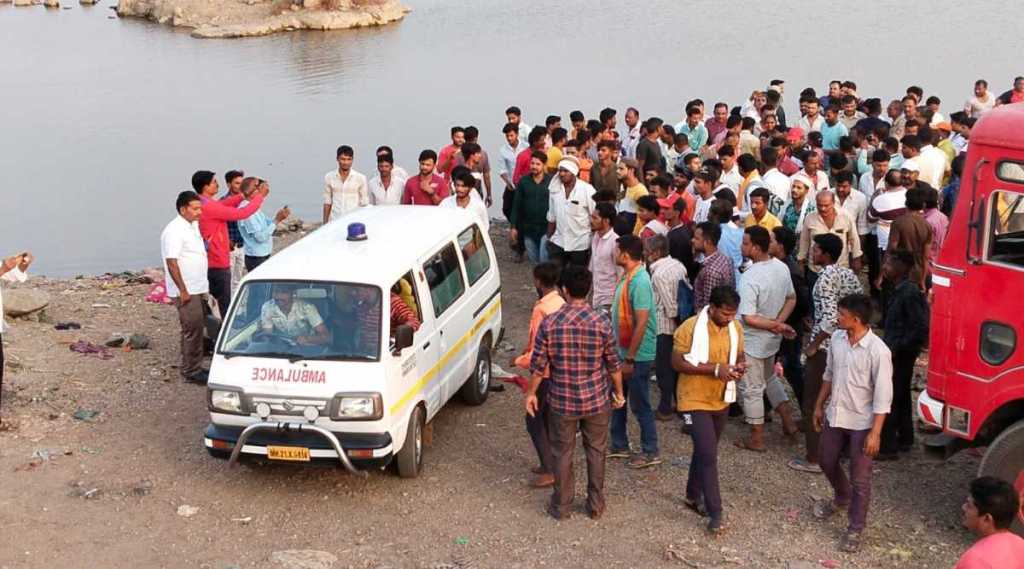 तलावात बुडणाऱ्या मुलाला वाचवण्याचा वडिलांचा प्रयत्न, जालन्यात पिता-पुत्राचा बुडून मृत्यू