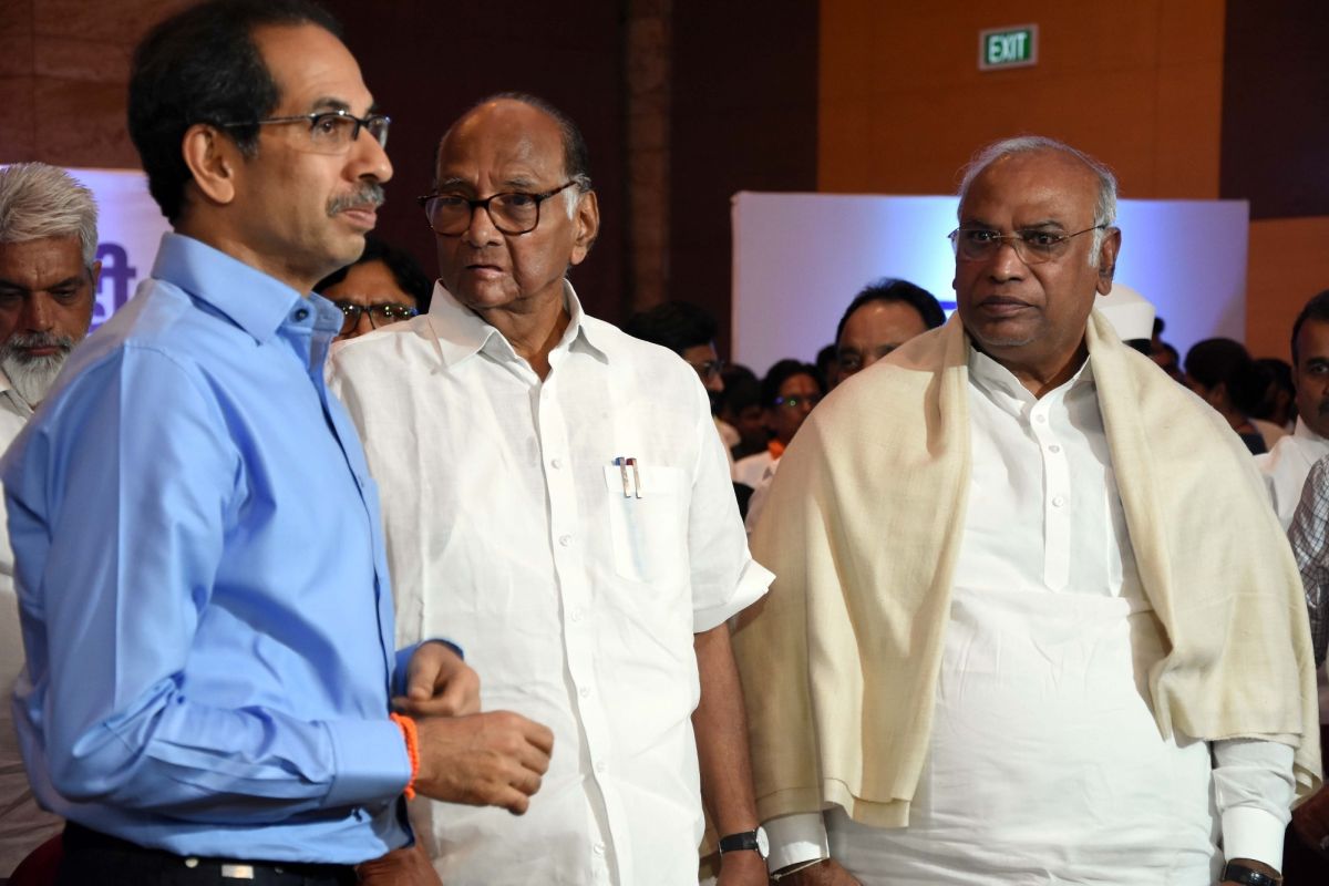 Sharad Pawar meets PM Modi raises issue of ED action Against Sanjary Raut Talk About MVM Government