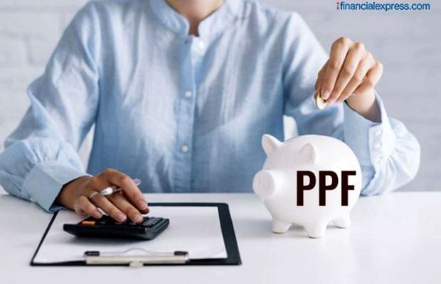 पब्लिक प्रोविडेंट फंड (PPF) : नोकरी सुरू होताच निवृत्तीचे नियोजनही सुरू केले पाहिजे आणि त्यासाठी सर्वोत्कृष्ट योजना म्हणजे सार्वजनिक भविष्य निर्वाह निधी. यालाच पब्लिक प्रोविडेंट फंड (PPF) असेही म्हणतात.