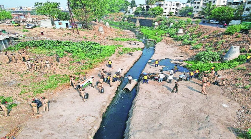 नदी वाचवा अभियानांतर्गत ‘नंदिनी’तून कचरा जमा ;महापालिकेला राष्ट्रीय छात्र सेनेची साथ