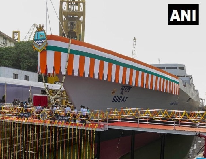 नौदलाच्या Project 15B Destroyers या कार्यक्रमा अंतर्गत विशाखापट्टणम वर्गातील'सूरत'ही चौथी युद्धनौका आहे (फोटो - ANI)