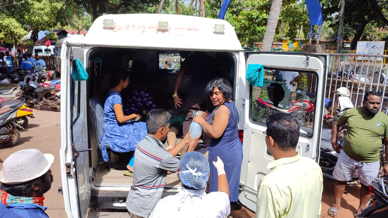 Sindhudurg Malvan coast Tourist boat sink