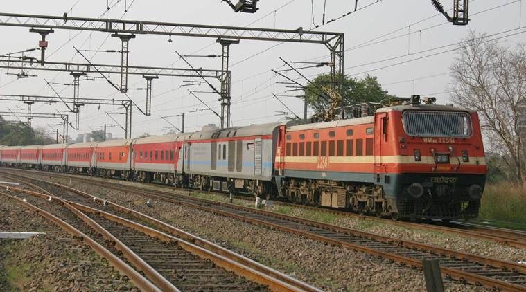 त्याच्या देखभालीवरही कमी खर्च येतो. अपघात झाल्यास हे डबे एकमेकांच्या वर चढत नाहीत. कारण त्यांच्याकडे सेंटर बफर कुलिंग सिस्टम आहे.