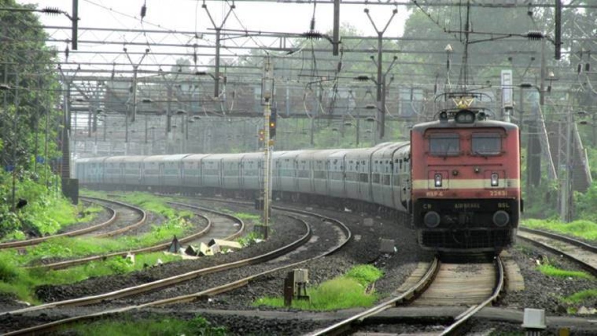 भारतीय रेल्वे हे आशियातील दुसऱ्या क्रमांकाचे आणि जगातील चौथ्या क्रमांकाचे सर्वात मोठे रेल्वे नेटवर्क आहे.