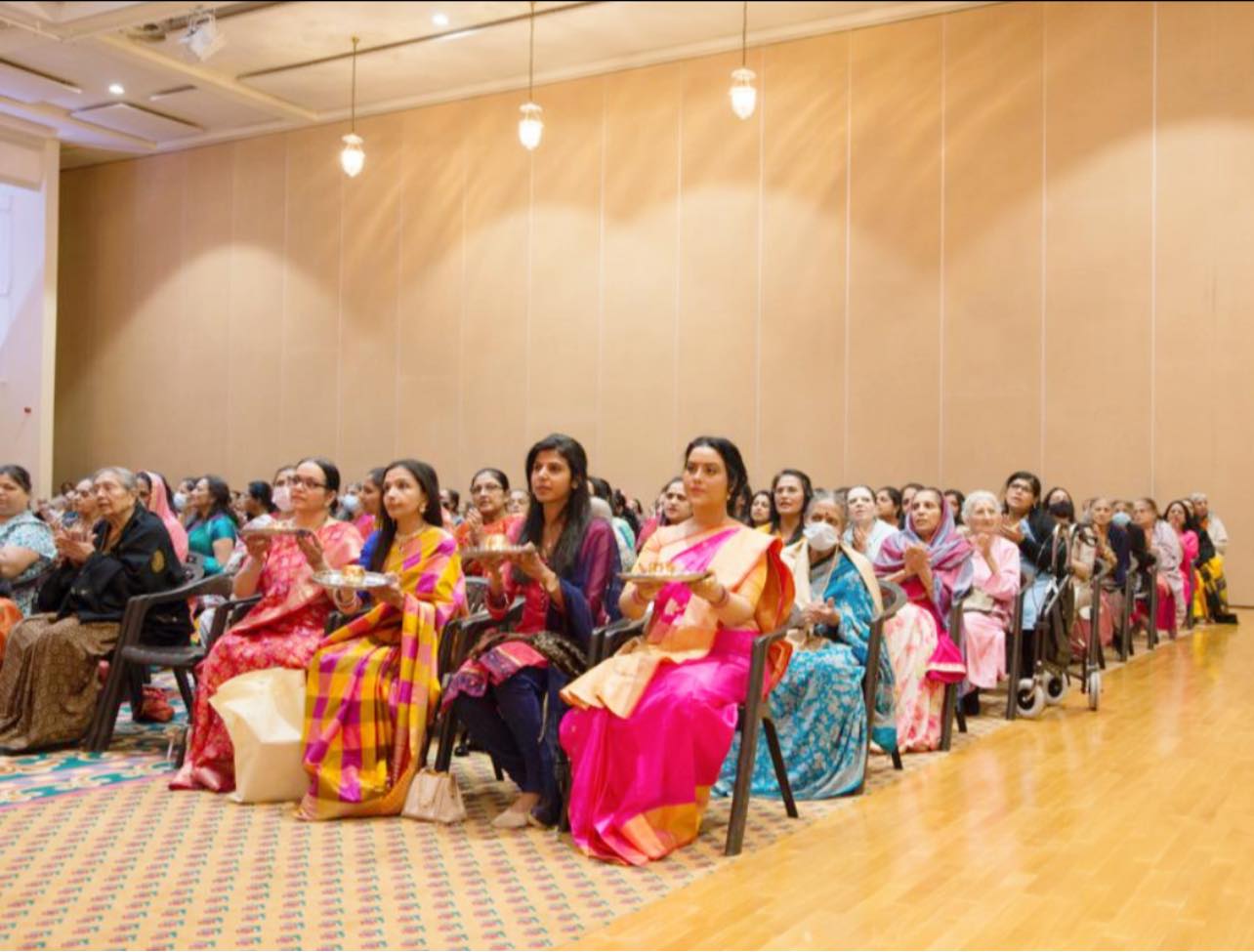 Amruta Devendra Fadnavis London Temple Visit