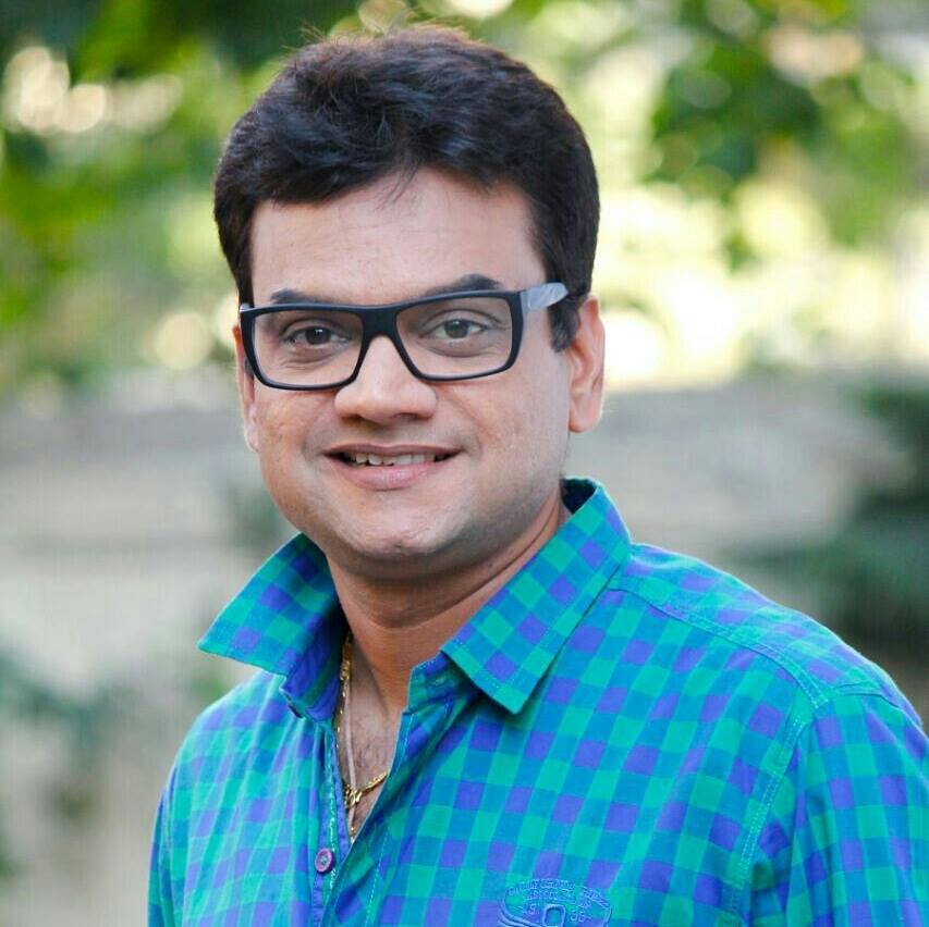 Mangesh Desai Birthday Special Dhramveer movie journalist is sanjay raut in real