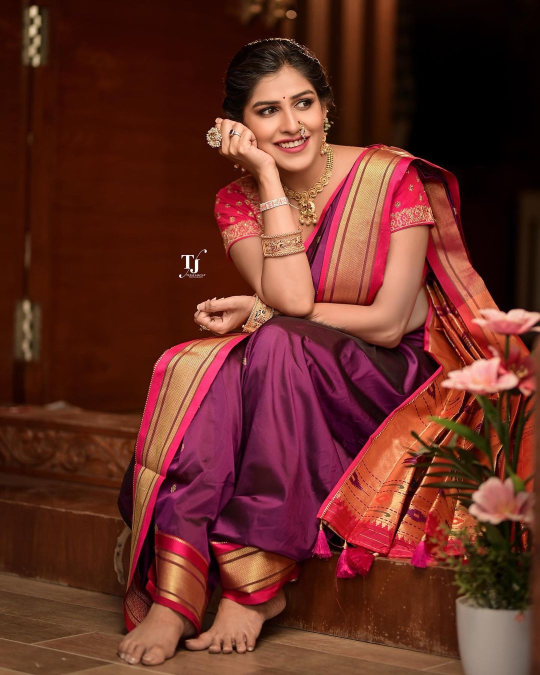 Indian Model wearing traditional Maharashtrian Nauvari Saree draped in  dhoti style, bridal wear looking at camera, closeup Stock Photo - Alamy