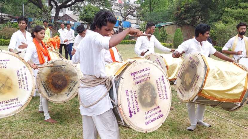 जय भवानी जय शिवाजी, छत्रपती शिवाजी महाराज की जय…असा जय घोष यावेळ करण्यात आला.