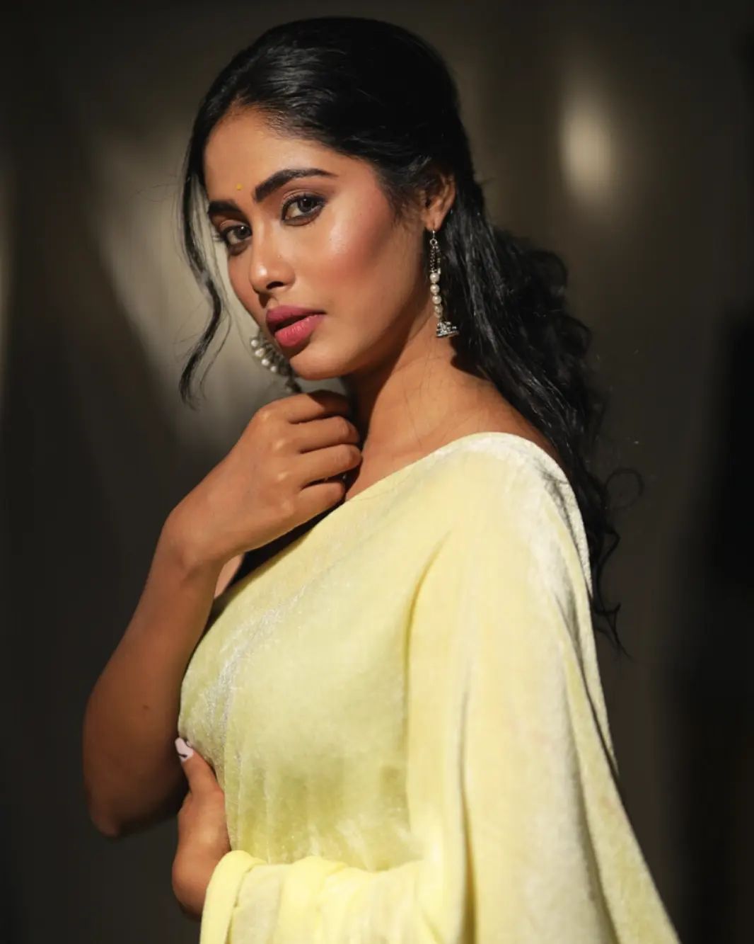 Tuzya Ishqacha Nadkhula Fame actress bold photoshoot