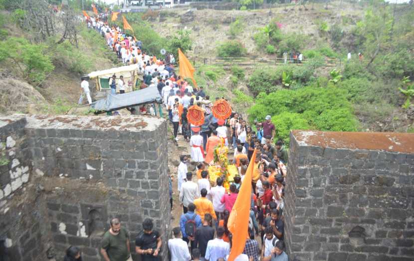 पालखी सोहळ्याला सरसेनापती हंबीरराव मोहिते यांचे वंशज सुरेश मोहिते, विश्व हिंदू परिषदेचे केंद्रीय संयुक्तमंत्री दादा वेदक, पश्चिम महाराष्ट्र प्रांताचे अध्यक्ष पांडुरंग राऊत, प्रांतमंत्री संजय मुरदाळे, समितीचे अध्यक्ष किशोर चव्हाण उपस्थित होते.