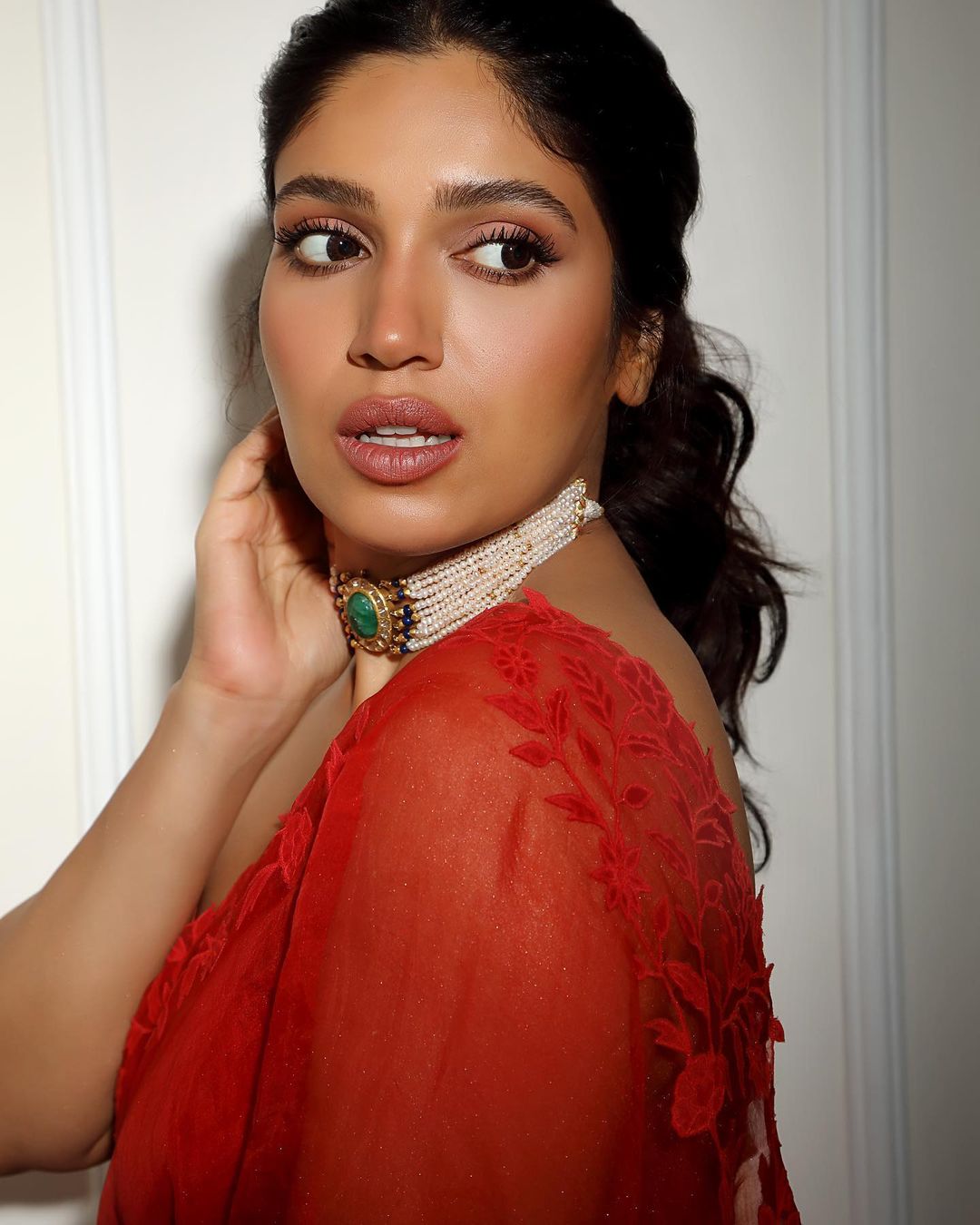 bhumi pednekar,bhumi pednekar photos,bhumi pednekar in net saree,bhumi pednekar in sleeveless lace blouse