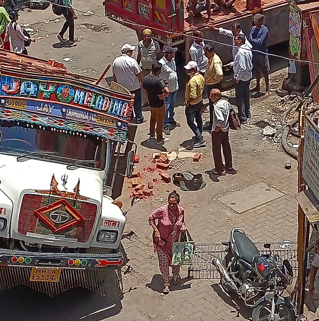 dombivli truck accident road road damage