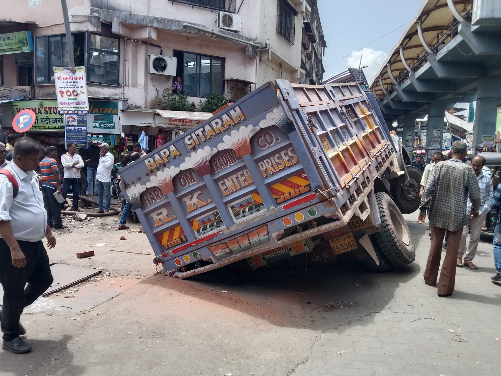 dombivli truck accident road road damage