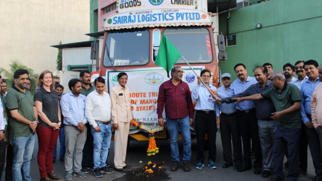 भारतीय आंबा प्रथमच समुद्रामार्गे अमेरिकेला रवाना, साडेसोळा टन आंब्यांची निर्यात