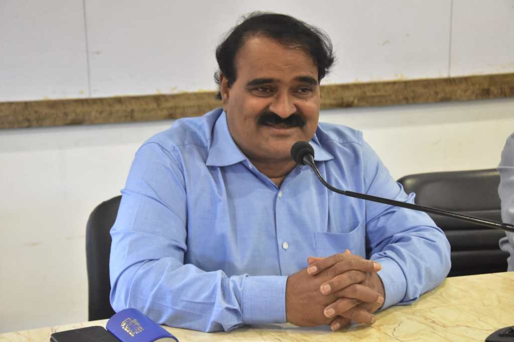 novelist Vishwas Patil