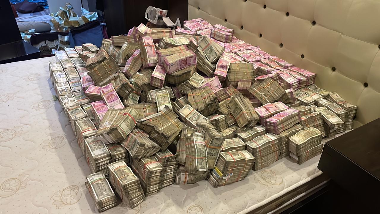 27 crores Cash gold jewellery Recovered from Arpita Mukherje residence Full Details