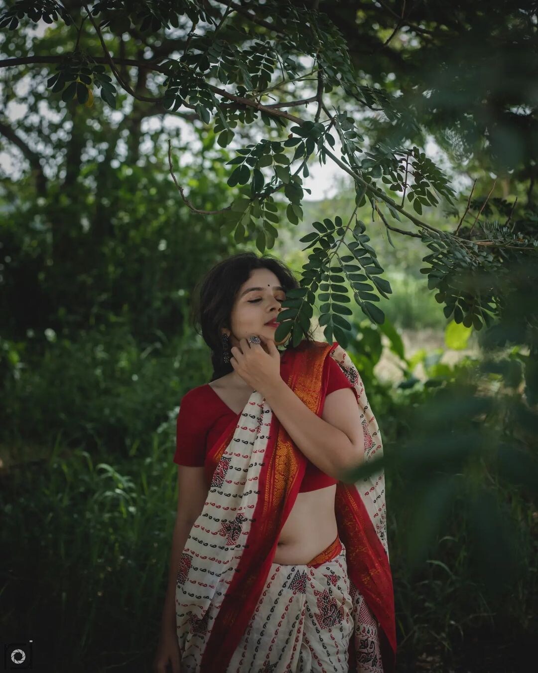 Bhagyashree Milind White Saree Photoshoot