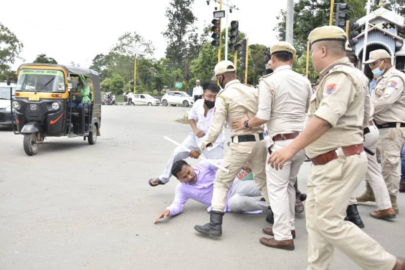 ईडी कारवाईविरोधात काँग्रेसचं आंदोलन.