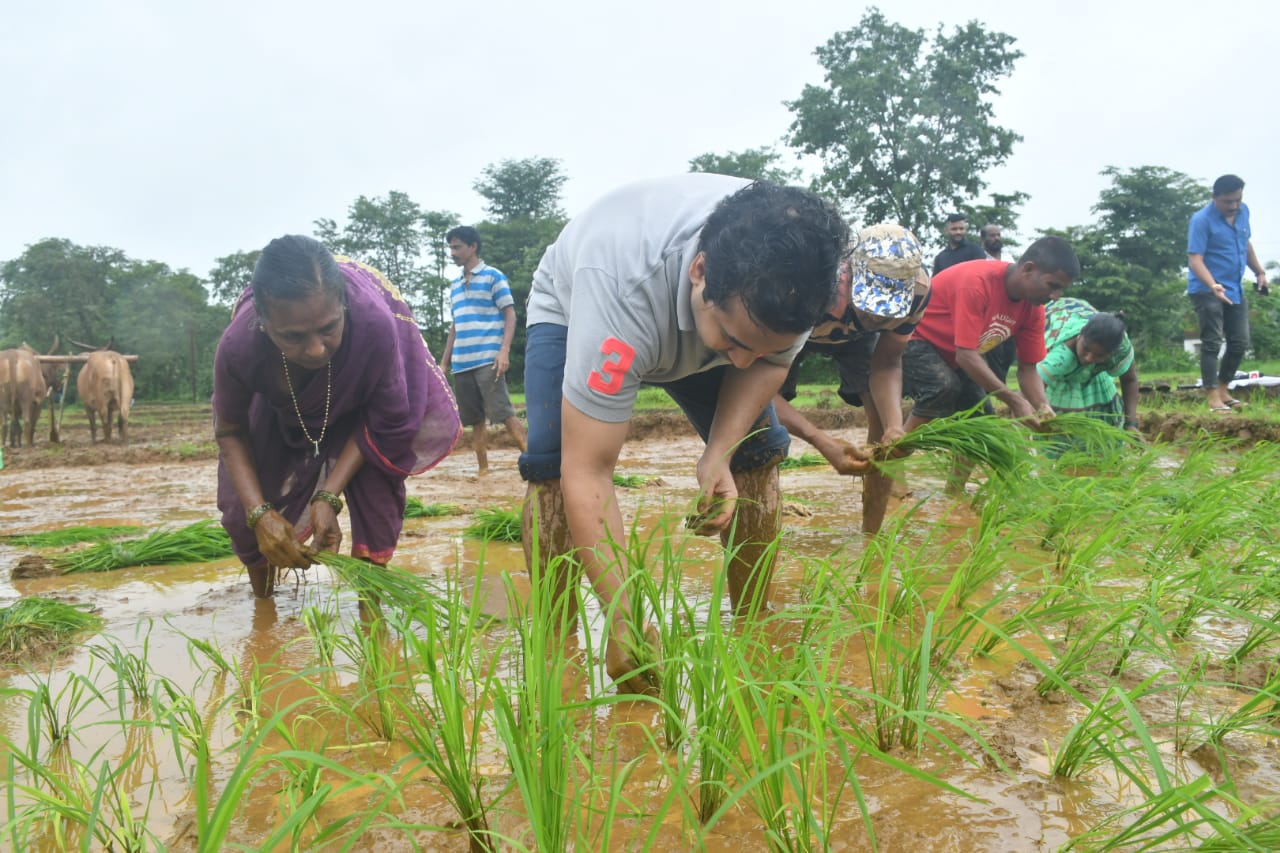 photos bjp leader nitesh rane farming at Kokan Farm