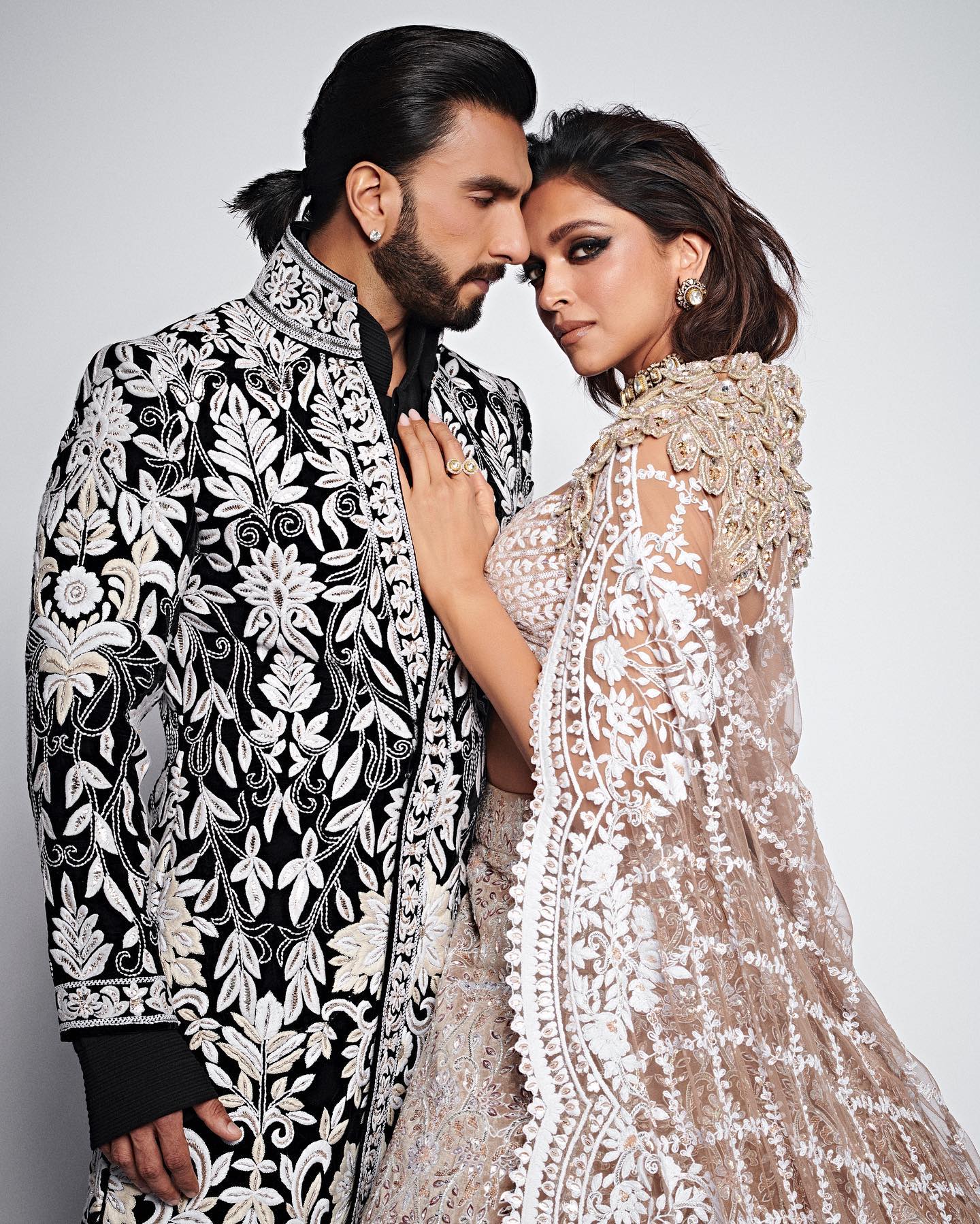 Ranveer Singh Deepika Padukone in mijawan fashion show 2022