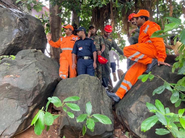 यानंतर घटनास्थळी आपत्ती व्यवस्थापन विभाग दाखल झाले.