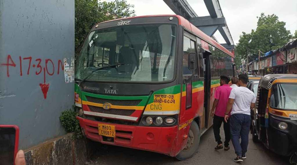 Best bus hits Monorail pole