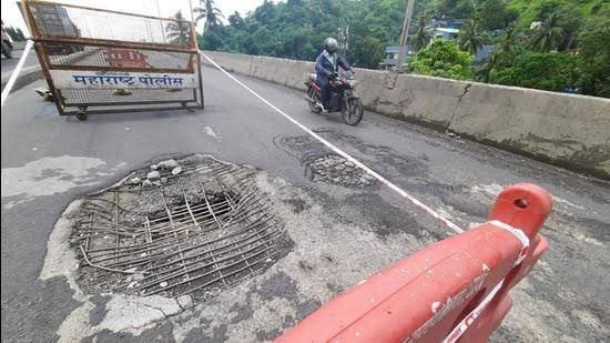 Retibandar Bridge on Mumbra Bypass has suffered a major landslide