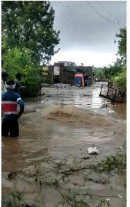 पोथरा नदीच्या पुराने सावंगी, पिंपळगाव व अन्य सात गावांचा संपर्क तुटला आहे.