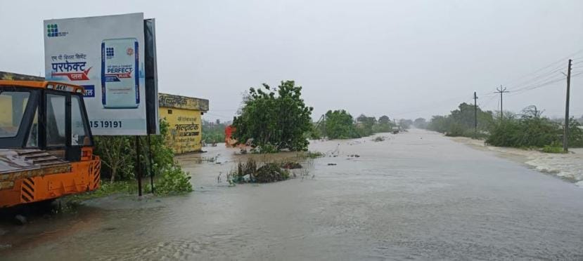 हिंगणघाट महसूल मंडळात रविवारी रात्री २११ मि.मी. अशी विक्रमी पर्जन्यवृष्टी झाली.