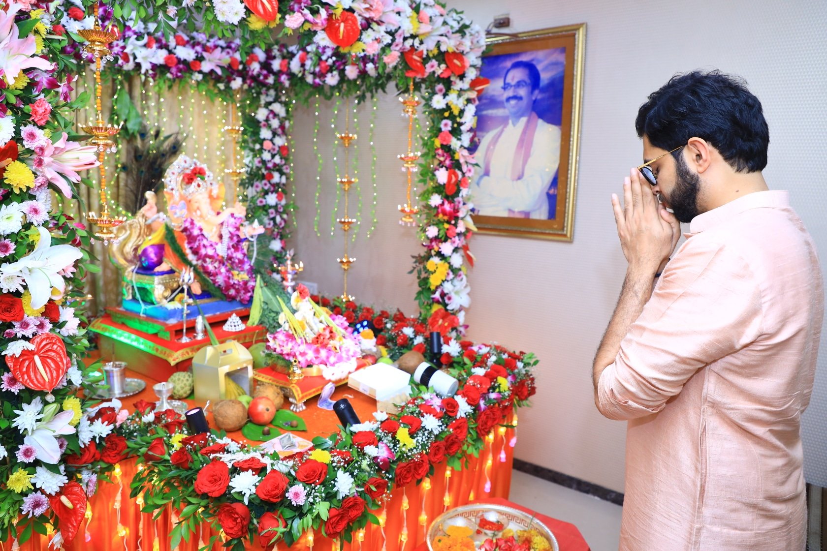 PHOTO : मुख्यमंत्री एकनाथ शिंदेंसह राज्यातील राजकीय नेत्यांच्या घरी गणपती बाप्पाचे आगमन