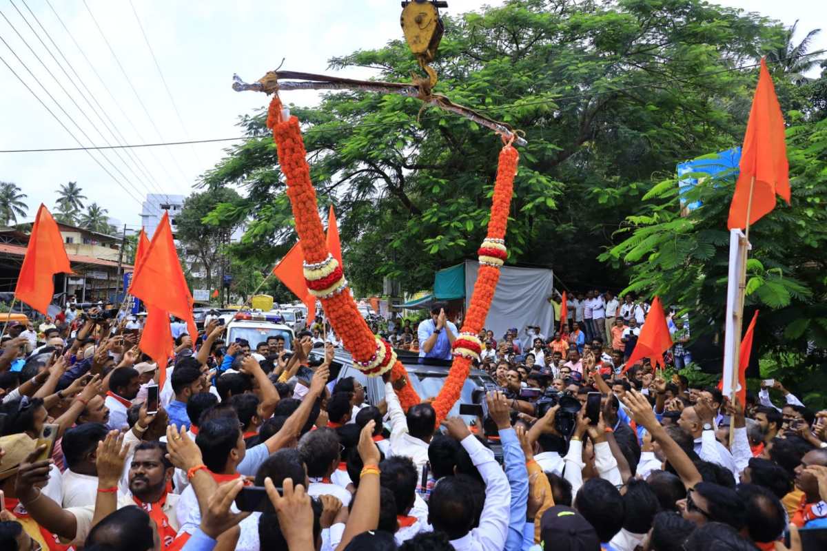 १५. हे गद्दार आधी सांगायचे की आमच्या मनात उद्धव ठाकरेंविषयी, आदित्य ठाकरेंविषयी प्रेम आहे, आदर आहे. तुमच्याविषयी मनात उच्चस्थान आहे. मात्र, त्यांच्या दोन आठवड्यातील पत्रकार परिषदा आणि वक्तव्ये काढा. त्यांच्या मनात आणि डोळ्यात शिवसेनेबद्दल, शिवसैनिकांविषयी, पक्षप्रमुख व माझ्याविषयी राग व द्वेष दिसत आहे - आदित्य ठाकरे (सर्व छायाचित्र सौजन्य - आदित्य ठाकरे ट्विटर व लोकसत्ता प्रतिनिधी)