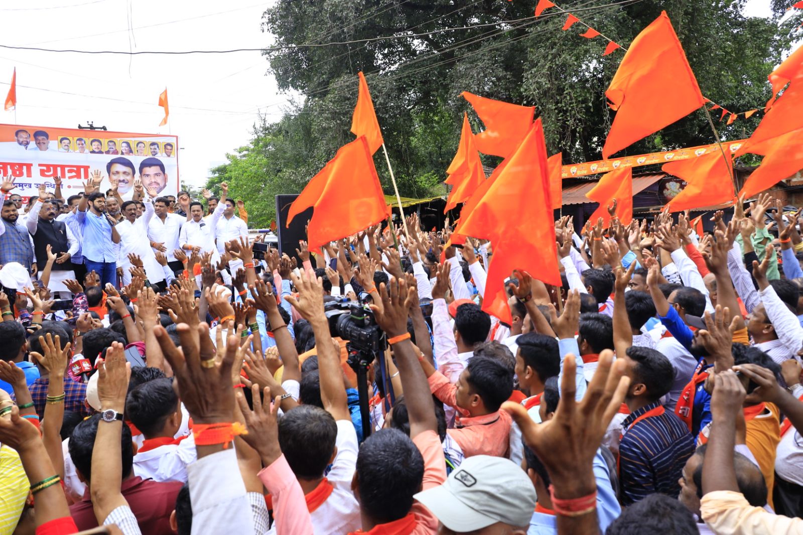 Eknath Shinde Group Spokesperson deepak kesarkar on crowd at aditya thackeray sawantwadi rally