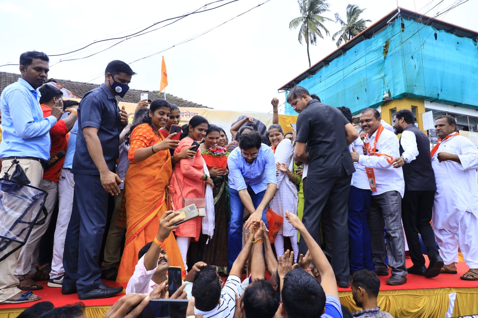 Eknath Shinde Group Spokesperson deepak kesarkar on crowd at aditya thackeray sawantwadi rally