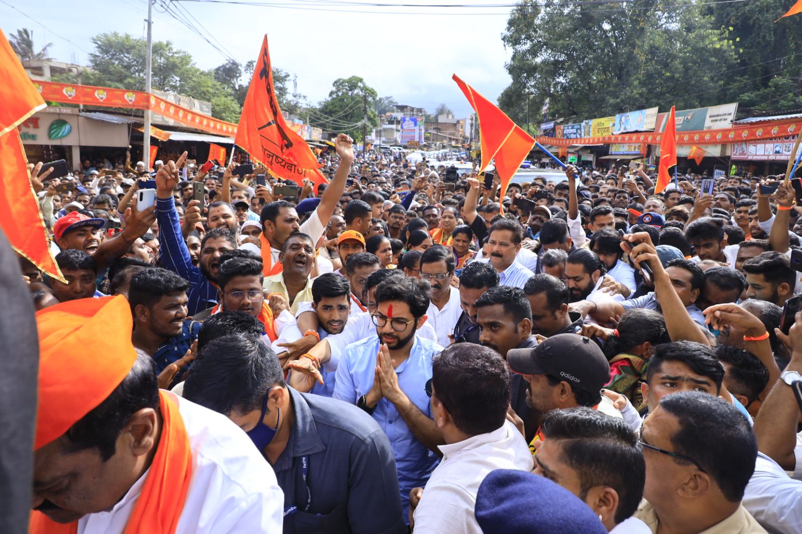 Eknath Shinde Group Spokesperson deepak kesarkar on crowd at aditya thackeray sawantwadi rally